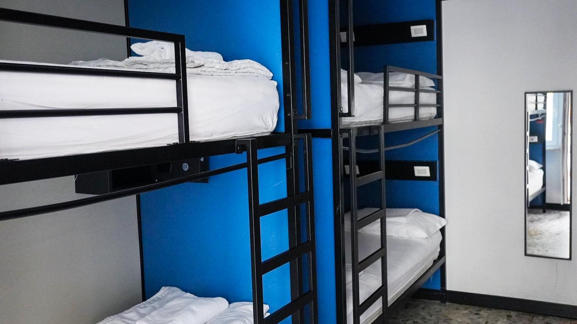 Yellowsquare Hostal *