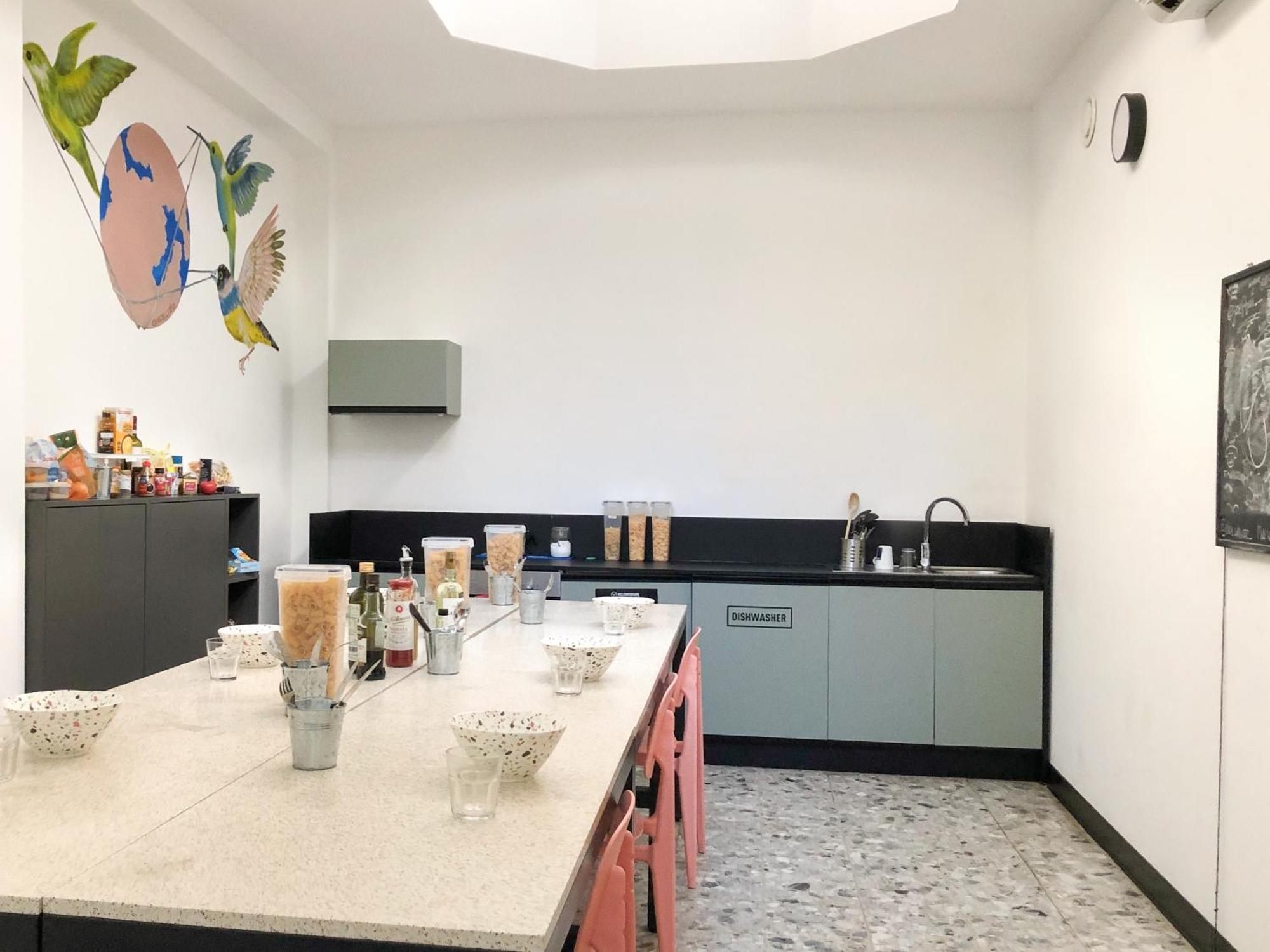 Yellowsquare Hostal